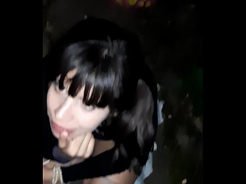 ❤️ रस्त्यावर कँडीच्या बदल्यात लिंग सुजले ❤️  आमच्याकडे mr.xxxdeutschepornos.ru ﹏